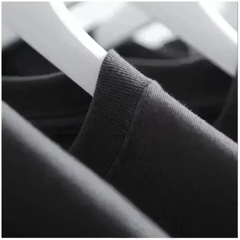 빨간색 로고가 새겨진 FACTORY CLASSIC DO - Streetwear Brand Red Logo 리뷰 및 가격